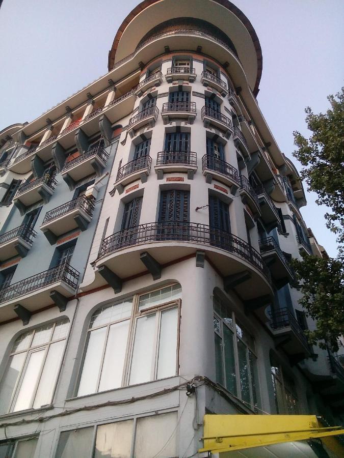 # Alegra , 10mtrs From Venizelou Metro Station Apartmán *